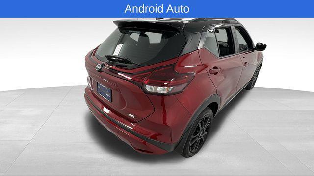 Photo of 2024 Scarlet Ember Tintcoat/Super Black Nissan Kicks