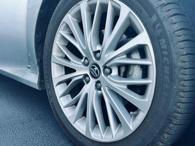 Photo of 2019 Celestial Silver Metallic Toyota Camry