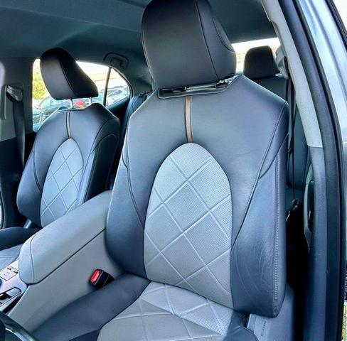 Photo of 2019 Celestial Silver Metallic Toyota Camry