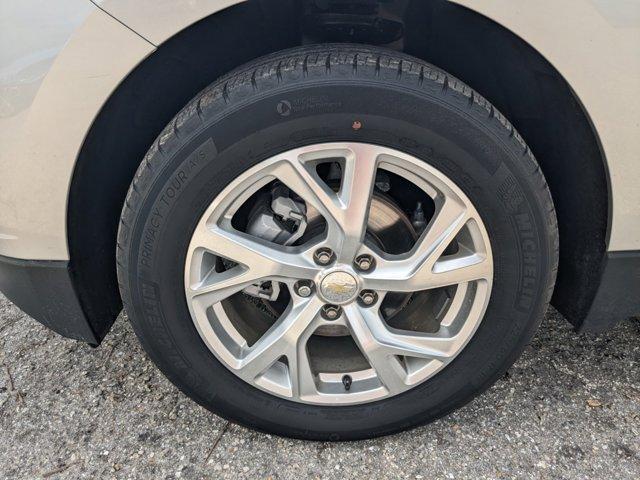 Photo of 2021 Silver Ice Metallic Chevrolet Equinox
