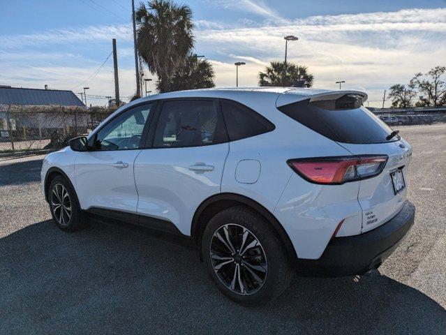 Photo of 2022 Oxford White Ford Escape