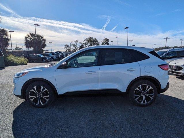 Photo of 2022 Oxford White Ford Escape