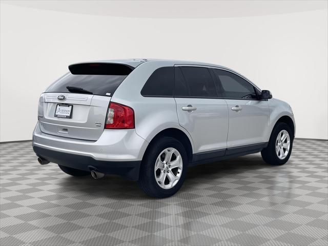 Photo of 2014 Ingot Silver Metallic Ford Edge