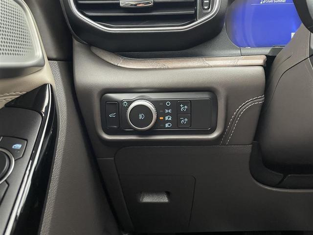 Photo of 2022 Rapid Red Metallic Tinted Clearcoat Ford Explorer