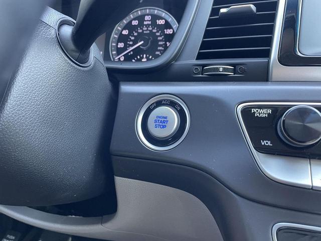 Photo of 2018 Quartz White Pearl Hyundai SONATA