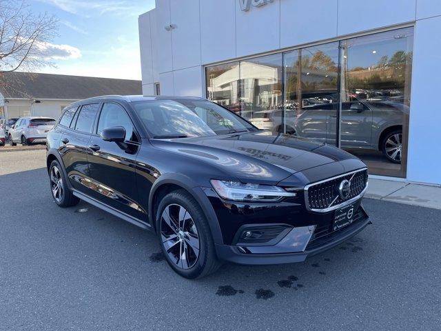 2023 Volvo V60 Cross Country