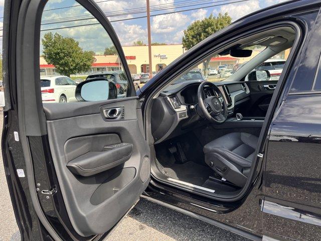Photo of 2025 ONYX BLACK Volvo XC60