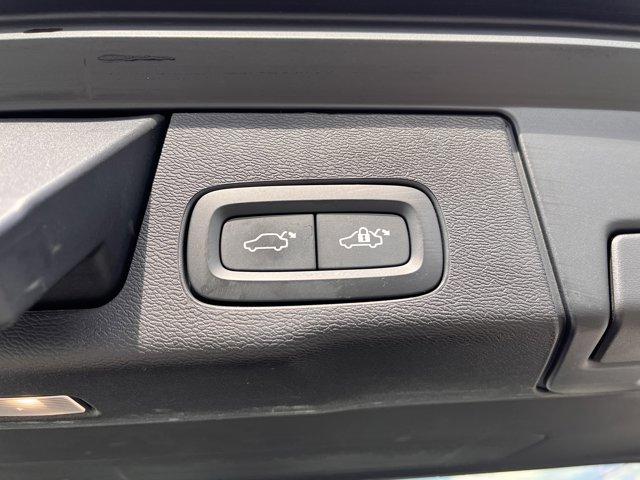 Photo of 2025 ONYX BLACK Volvo XC60