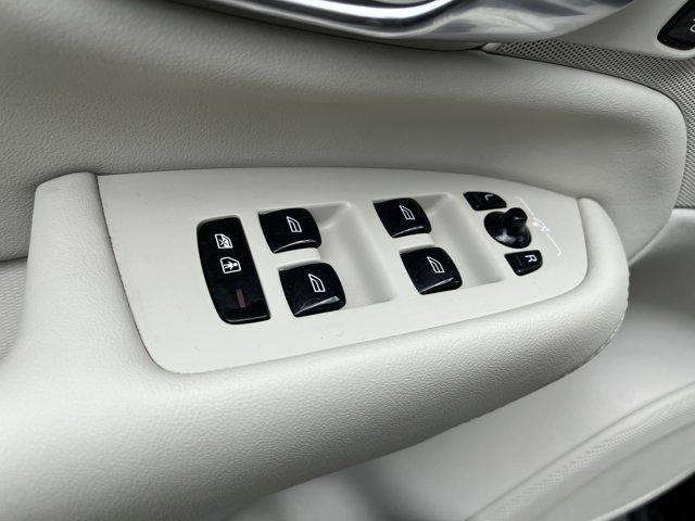 Photo of 2022 ONYX BLACK Volvo XC90 Recharge Plug-In Hybrid