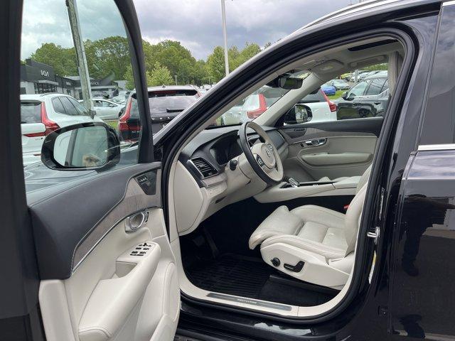 Photo of 2022 ONYX BLACK Volvo XC90 Recharge Plug-In Hybrid
