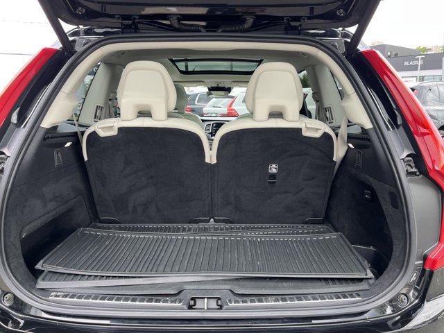 Photo of 2022 ONYX BLACK Volvo XC90 Recharge Plug-In Hybrid
