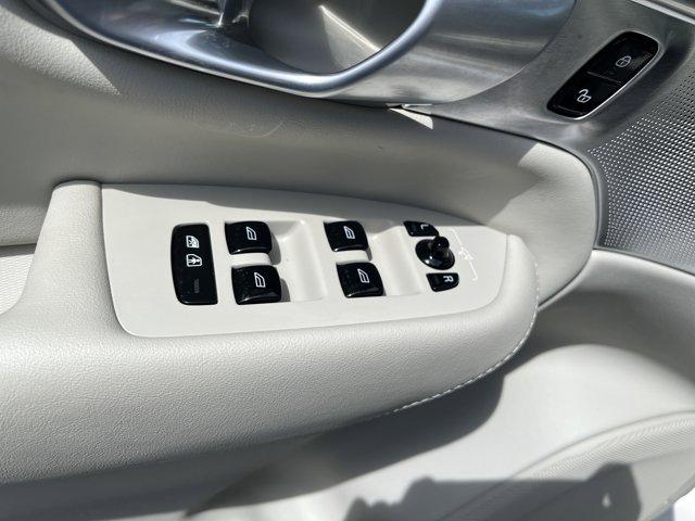 Photo of 2024 SILVER DAWN Volvo XC90 Recharge Plug-In Hybrid