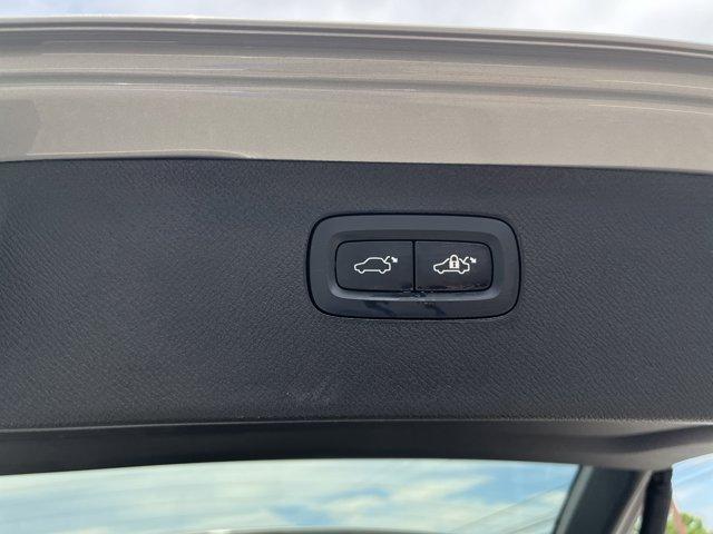 Photo of 2024 SILVER DAWN Volvo XC90 Recharge Plug-In Hybrid