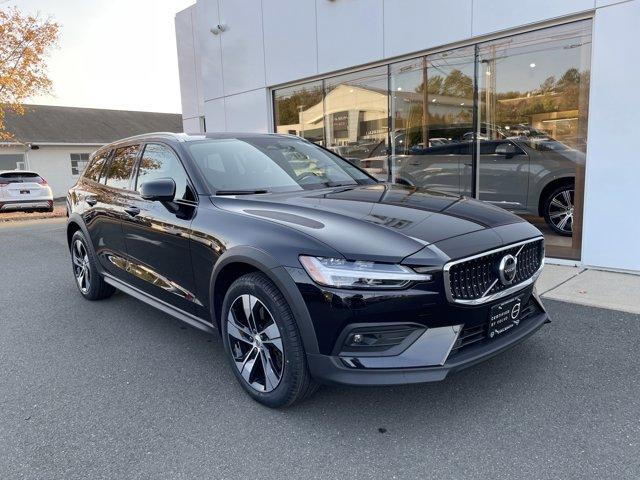 2023 Volvo V60 Cross Country