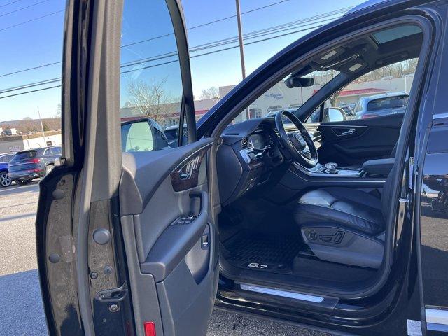 Photo of 2022 MYTHOS BLACK Audi Q7