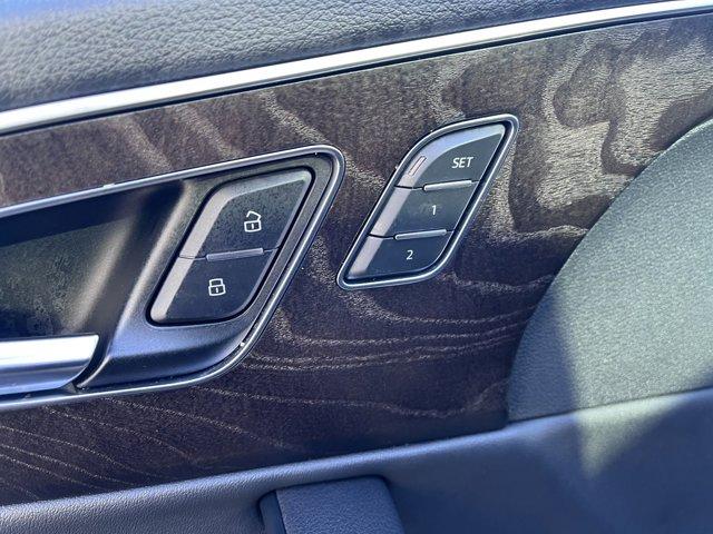 Photo of 2022 MYTHOS BLACK Audi Q7