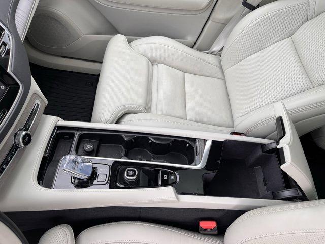 Photo of 2024 DENIM BLUE META Volvo XC90 Recharge Plug-In Hybrid