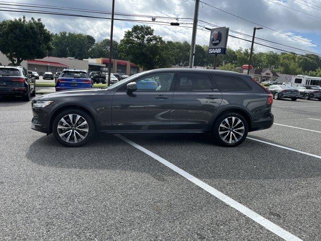 Photo of 2024 PLATINUM GREY Volvo V90 Cross Country