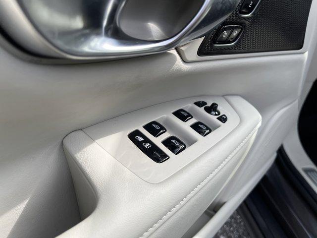 Photo of 2024 PLATINUM GREY Volvo V90 Cross Country