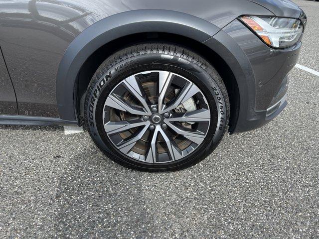 Photo of 2024 PLATINUM GREY Volvo V90 Cross Country