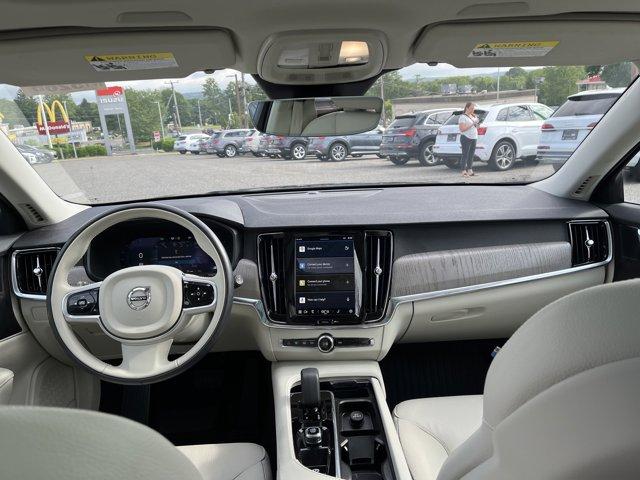 Photo of 2024 PLATINUM GREY Volvo V90 Cross Country