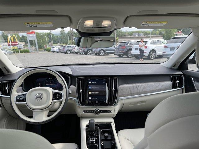 Photo of 2024 PLATINUM GREY Volvo V90 Cross Country