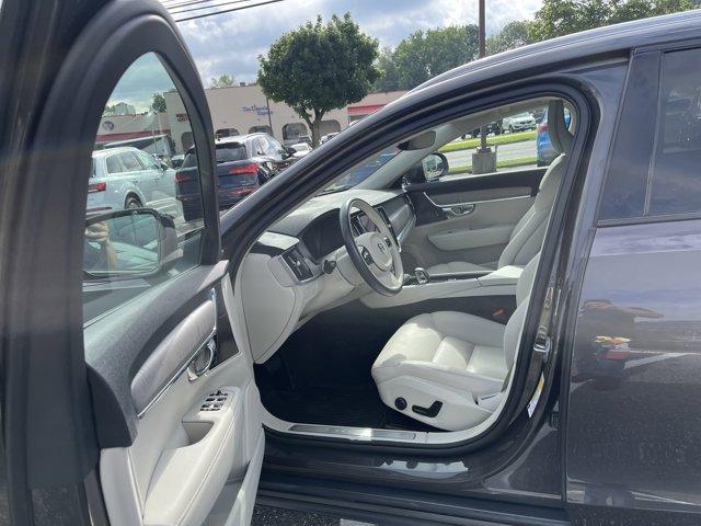 Photo of 2024 PLATINUM GREY Volvo V90 Cross Country