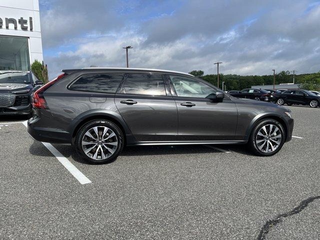 Photo of 2024 PLATINUM GREY Volvo V90 Cross Country