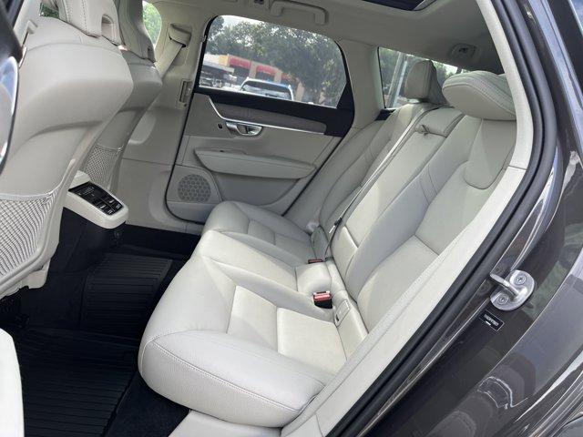 Photo of 2024 PLATINUM GREY Volvo V90 Cross Country