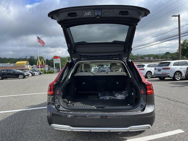 Photo of 2024 PLATINUM GREY Volvo V90 Cross Country