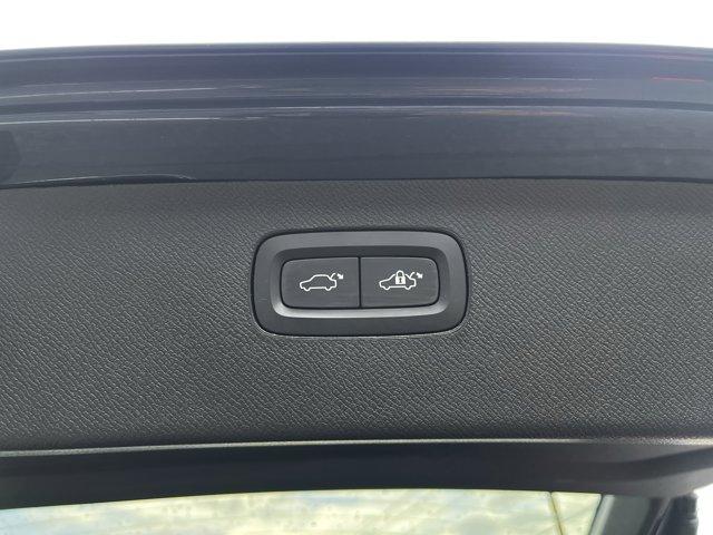 Photo of 2024 DENIM BLUE META Volvo XC90 Recharge Plug-In Hybrid