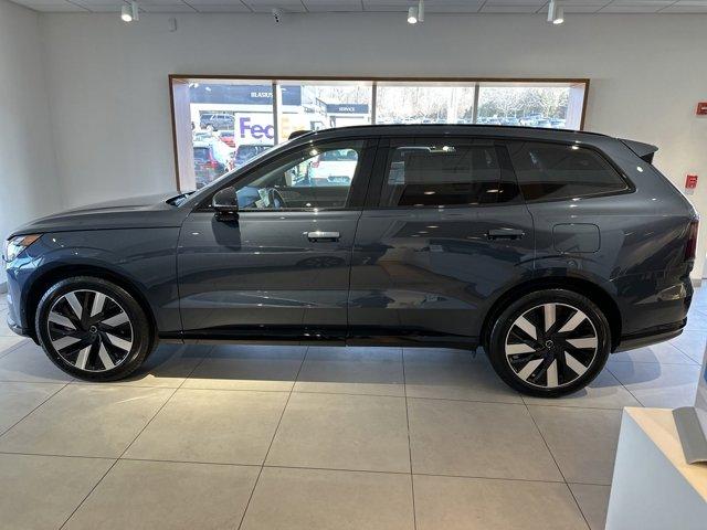 Photo of 2025 Blue Volvo EX90