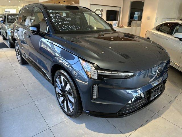 Photo of 2025 Blue Volvo EX90