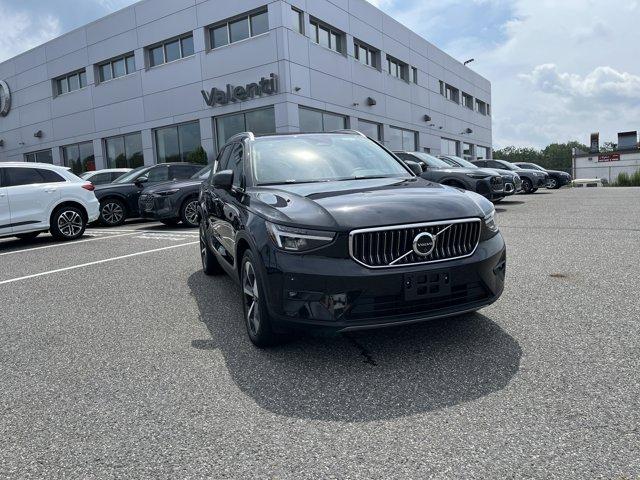 2025 Volvo XC40