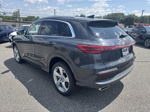 Photo of 2025 Tambora Gray Metallic Audi Q5