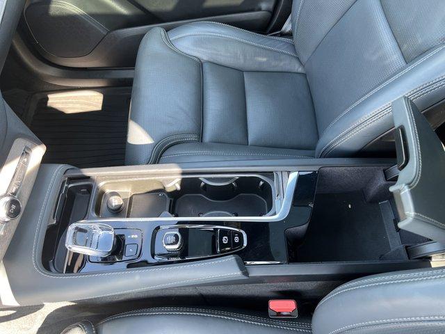 Photo of 2024 VAPOUR GREY MET Volvo XC90 Recharge Plug-In Hybrid