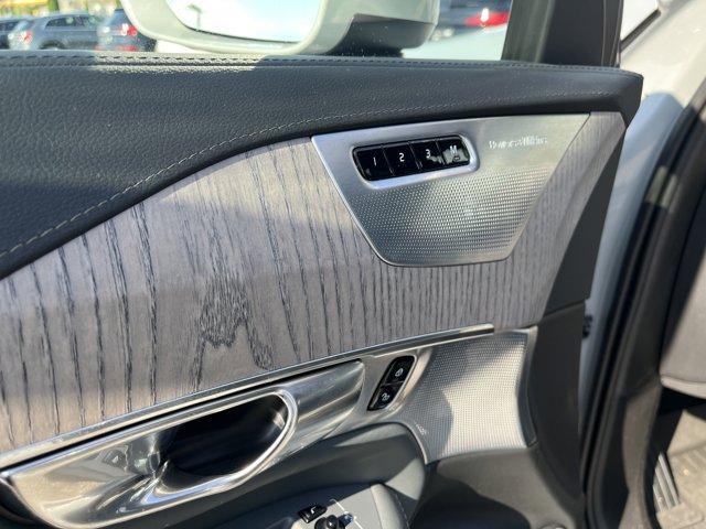 Photo of 2024 VAPOUR GREY MET Volvo XC90 Recharge Plug-In Hybrid