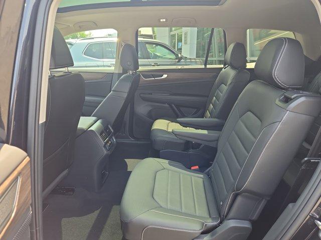 Photo of 2025 Deep Black Pearl Volkswagen Atlas
