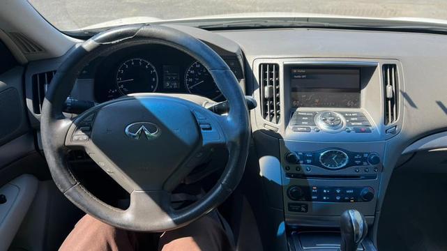 Photo of 2012 Moonlight White INFINITI G25x