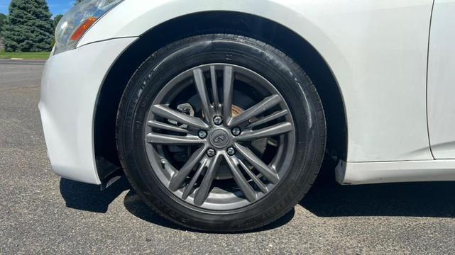Photo of 2012 Moonlight White INFINITI G25x