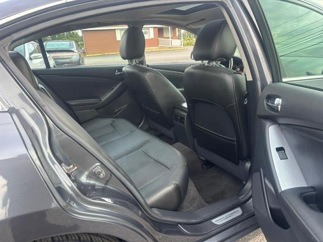 Photo of 2010 Navy Blue Metallic Nissan Altima