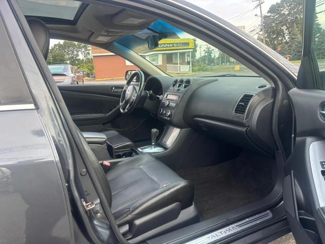 Photo of 2010 Navy Blue Metallic Nissan Altima
