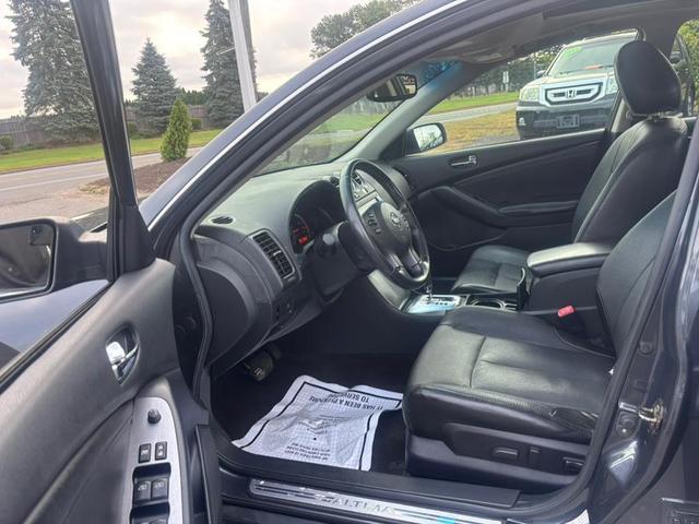 Photo of 2010 Navy Blue Metallic Nissan Altima