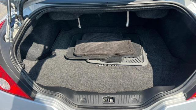 Photo of 2009 Radiant Silver Metallic Nissan Altima