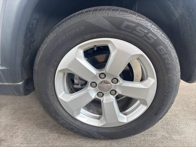Photo of 2019 Billet Silver Metallic Clear Coat Jeep Compass