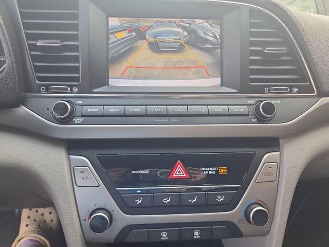 Photo of 2018 Silver Hyundai ELANTRA