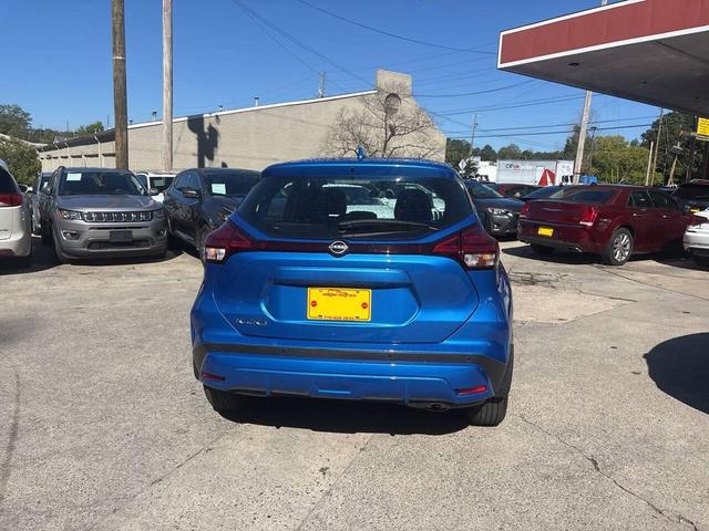 Photo of 2023 Blue Nissan Kicks