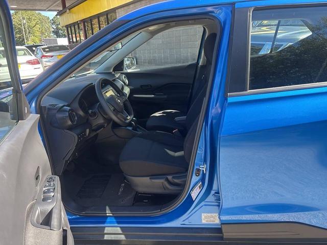 Photo of 2023 Blue Nissan Kicks
