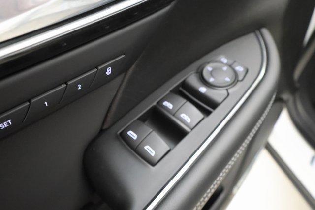 Photo of 2025 Summit White Buick Envision