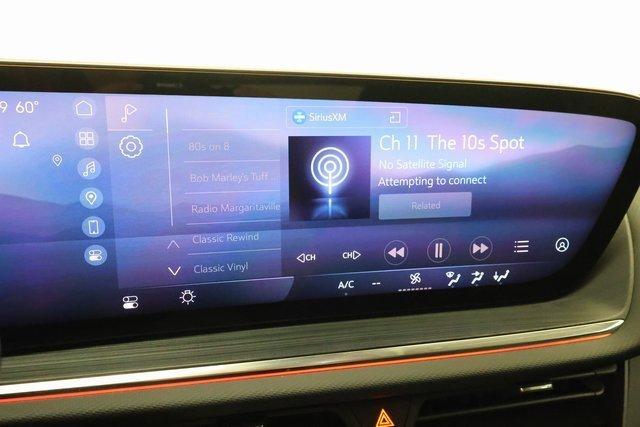 Photo of 2025 Summit White Buick Envision